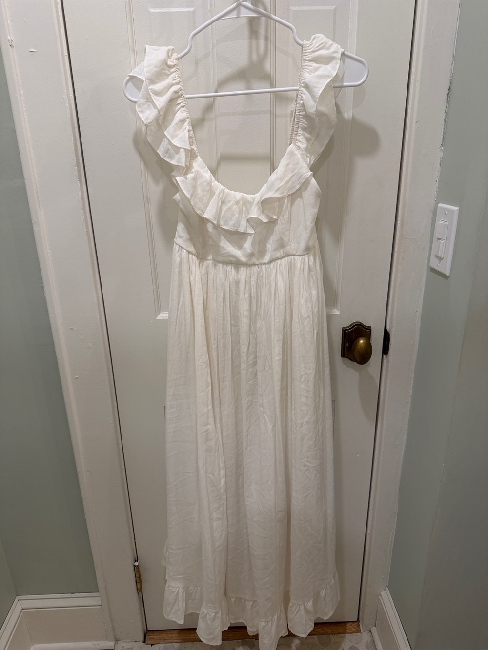 entro white Ruffle-Trim Maxi Dress
